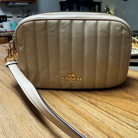 Coach Puffy Linear Quilted Jes Crossbody - Picture 4 of 7